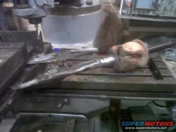 img00338201106070015.jpg Busted D60 passenger side inner shaft