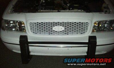1998-ford-crown-victoria-tricky-vicky-(10).jpg 1998 Ford P71 Tricky Vicky Body color grille mod
whited out baby