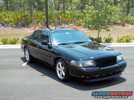 Black 2003 Mercury Marauder 3q-front view