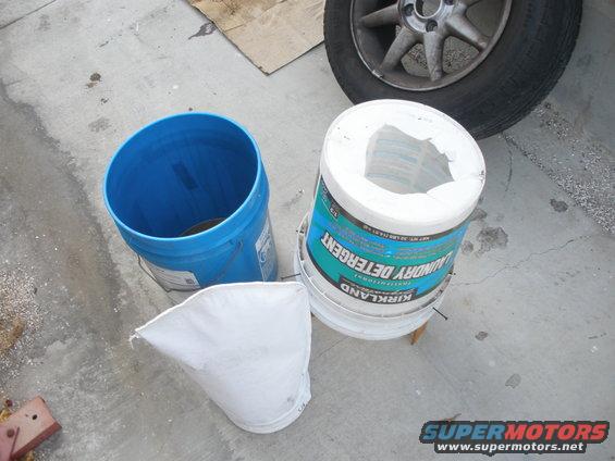 oil-filter-setup.jpg Basic Waste Motor Oil Filter set up, (2) 5 gallon buckets, one with a hole in the bottom to hold the 3 filters 10 micron inside a 5 micron inside a 1 micron sock filter