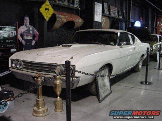 mvc004ssmall550x412.jpg The 2nd Banjo proto as bought.