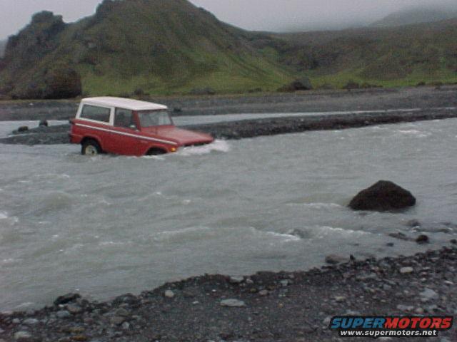 bronco_river1.jpg 