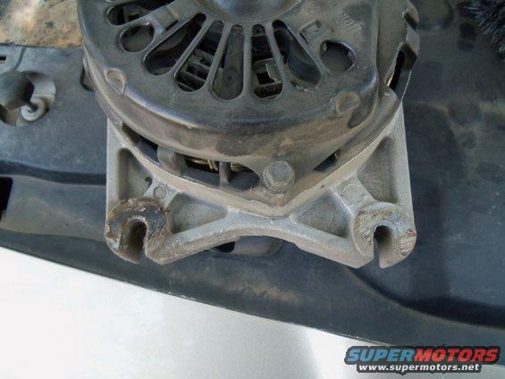 Alternator mounting bracket with U-shaped slots