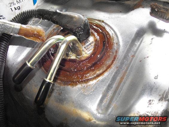 dscf1872.jpg A liberal painting with RustStop23 grease(NAPA) and it stands a chance against Ontario's liquid road salt, as this Ford is "Always Winter driven", not being a poser truck Chevy