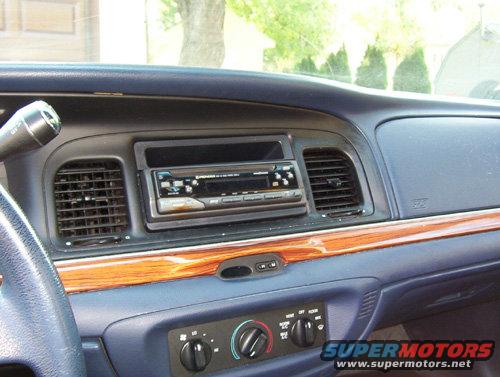 radio.jpg Basic Pioneer CD deck. Had this for about 6 years.
