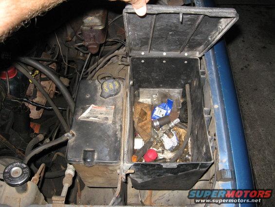 img_0151.jpg Factory tool box I picked up from an 86 at a junk yard. Cool find.