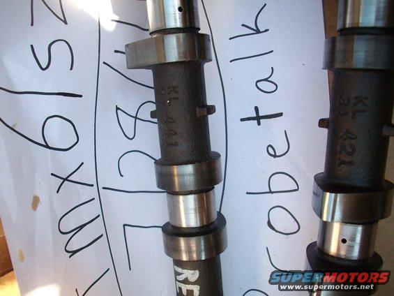 Two camshafts with part numbers KL 441 and KL 421 visible