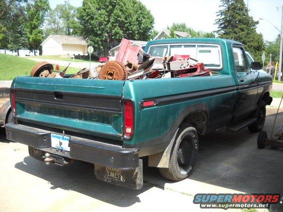 54-build--7192011-019.jpg 8-2-2011:    Here's a shot of it with most of a 2000 Dodge caravan in the box! 