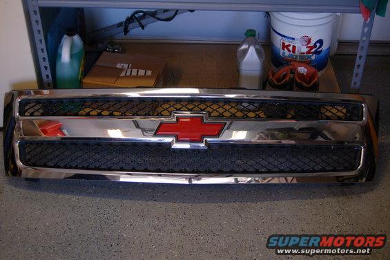 Chrome and black Chevrolet grille with red bowtie emblem