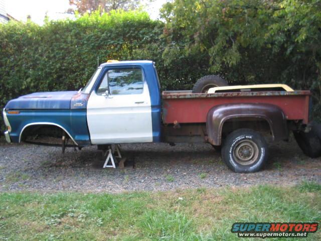 FOR SALE;79 F350 body shot,good rear, trans t-case,many useable parts.Make offer 