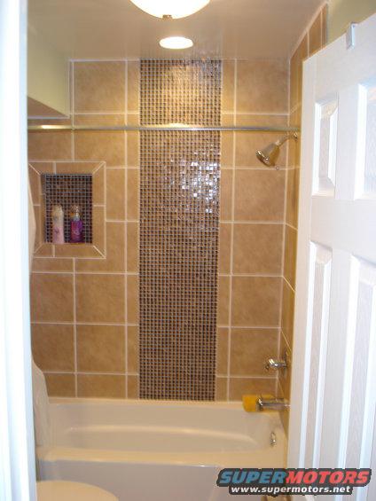 025.jpg 12" tile with glass ceramic tile for contrast