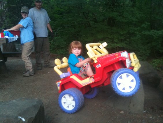 Mom and Dad watch as one of their daughters puts her Jeep on the rock..! I think she learned this from Mom(jeepwife) and Dad (AlwayswrenchN)