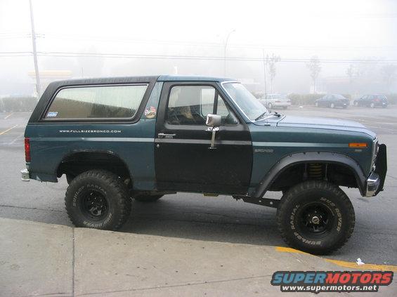 100_0005.jpg at the bank machine before leaving .. nice fog...damn, I gotta do that shackle flip to raise the rear