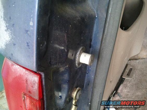 1994 Ford Bronco tailgate latch mechanism