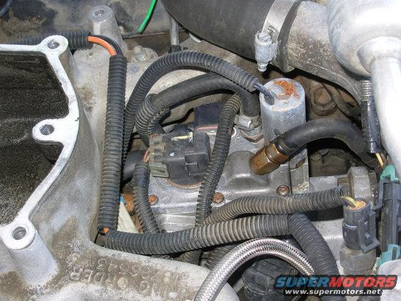 02ip.jpg My real goal is the PMD (FSD) on the other (driver's) side of the Injection Pump (IP), barely visible above the pink heat-transfer gasket.  Its connector faces rearward, with the locking catch on the driver's (outboard) side.