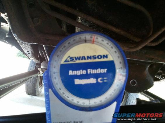 Angle finder tool measuring the angle of a vehicle's suspension component