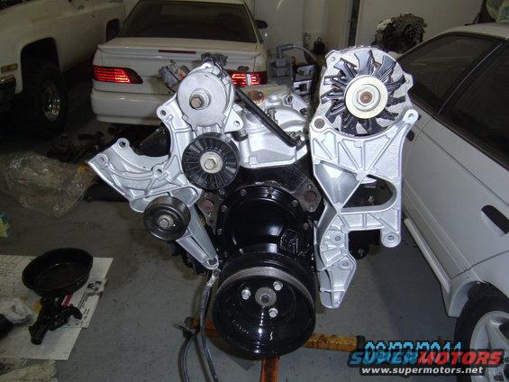 Engine assembly with alternator and pulleys