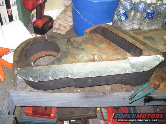 Heater box assembly with metal reinforcement