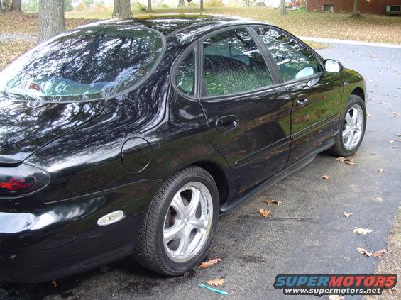 Black 1999 Ford Taurus sedan, side view