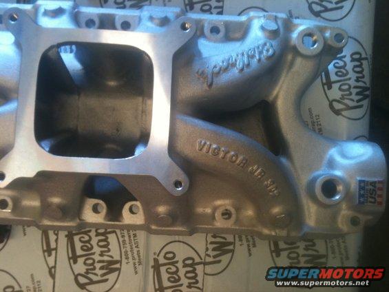 Edelbrock Victor Jr. intake manifold with USA flag sticker
