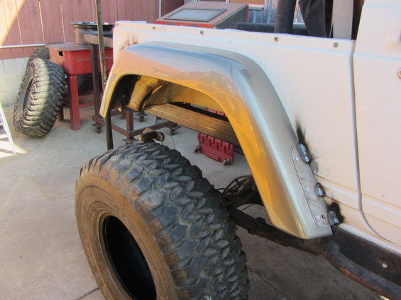 Suzuki Samurai rear fender flare with large off-road tire