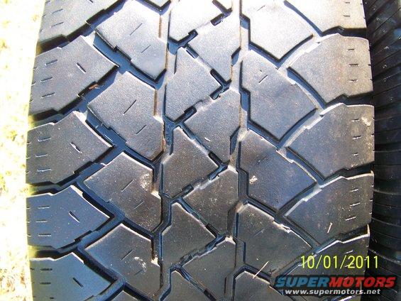 Tire tread with a geometric pattern. A date stamp reads 10/01/2011
