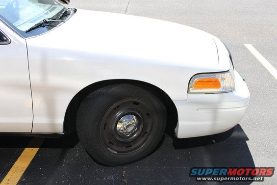 2003 Ford Crown Victoria front fender, wheel, and headlight assembly