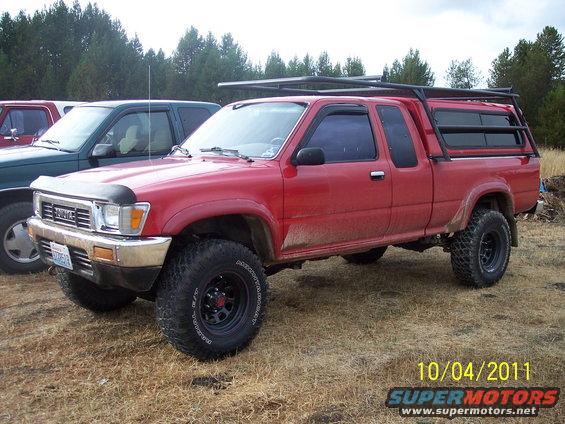 1991 Toyota Pickup/SR5, red, extended cab, camper shell, roof rack, parked outdoors next to another truck
