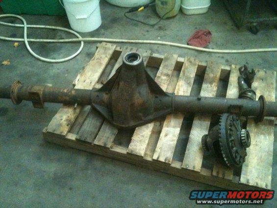 Rear axle assembly and differential on wooden pallet
