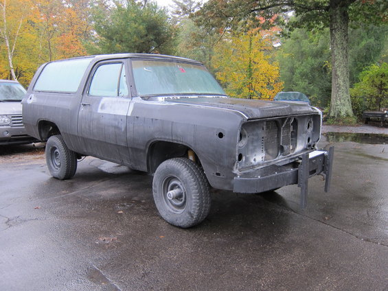 Dark gray 1987 Dodge Ramcharger 3q front view, missing grille
