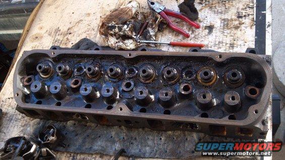20111016_153304_938.jpg valves and springs all removed