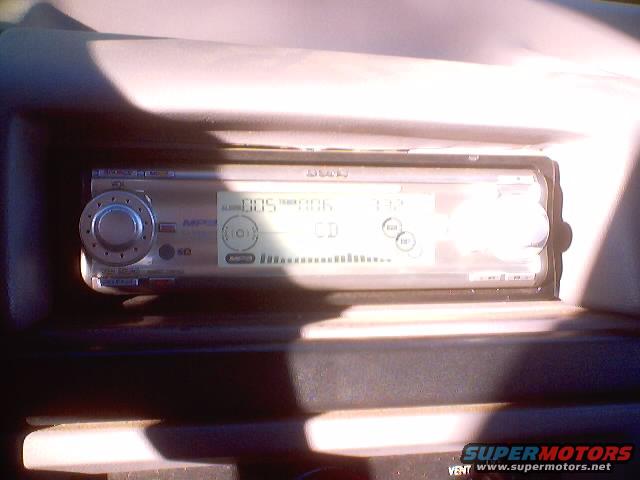 dsc00013.jpg my MP3 player....in the sun =(