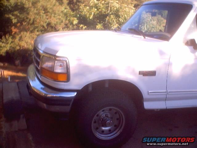 dsc00018.jpg Putting in the new shocks brought up the truck about an inch.