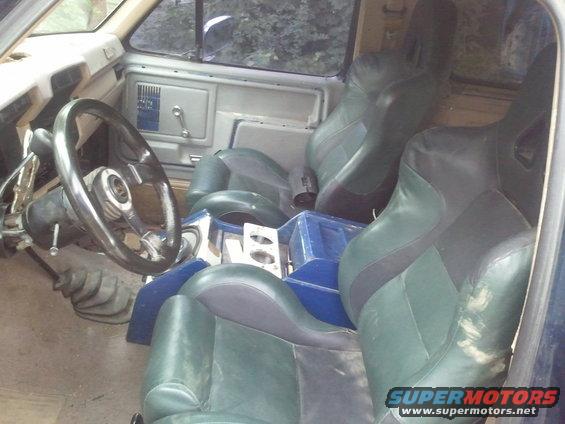 101-(2).jpg pulled out stock buckets for race buckets.