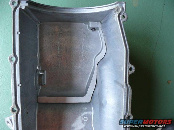 inside of an oil pan with a baffle