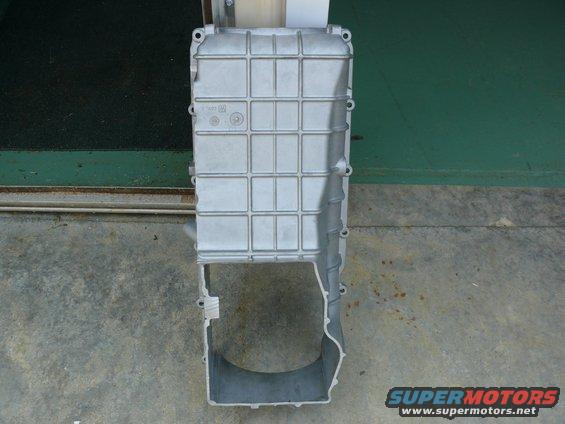 Aluminum oil pan with grid pattern on top surface