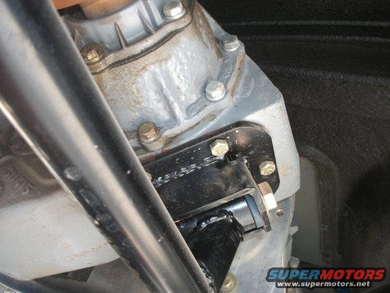 NP203/205 doubler transfer case modification with black bracket and bolts