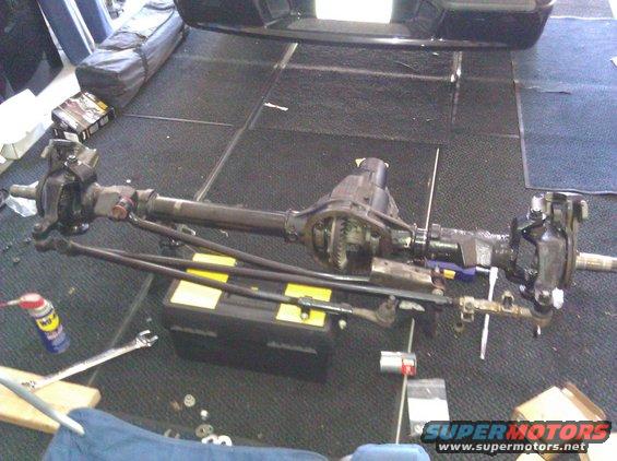 1995 Ford Bronco front axle assembly with differential housing and steering components