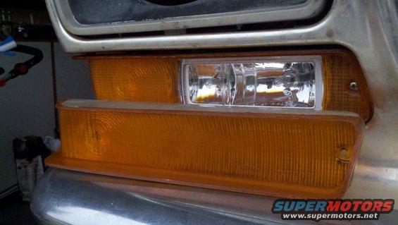 Front amber turn signal and clear marker light assembly on a vehicle