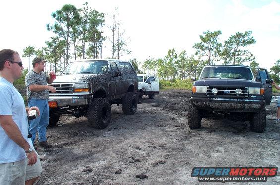 dcp_2736.jpg  mike (w/ corona light) and jer (w/ camera)