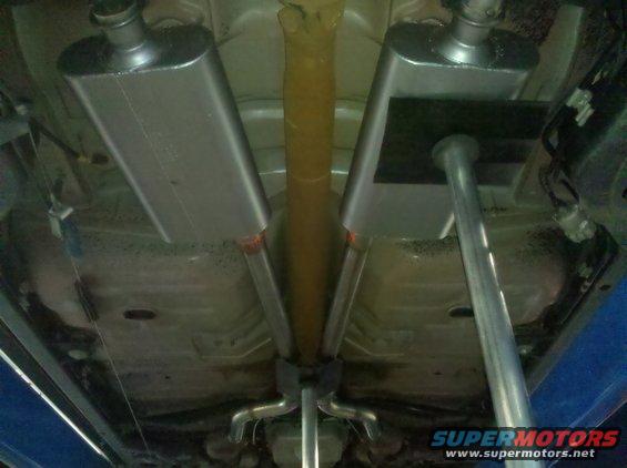 crown-vic-exhaust-004.jpg The mufflers are stainless Flowmaster 50 series with single offset inlets.