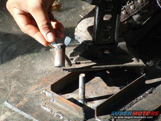 dscf0008.jpg and there you have a jack base that will hopefully help prevent it from sinking in soft areas