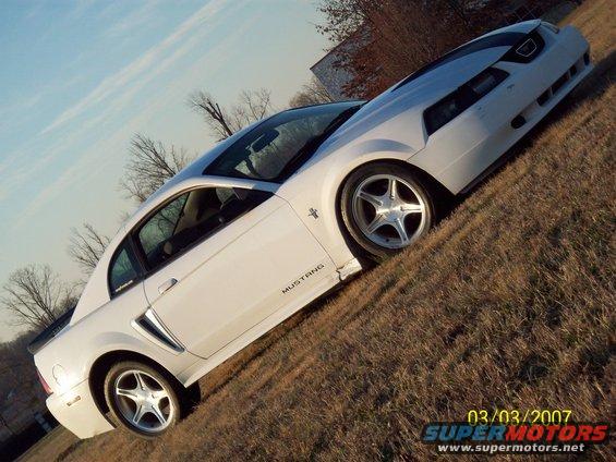 White 2000 Ford Mustang 3q-front view