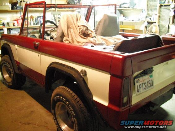 1968 Ford Bronco, red and white, 3q-front view, interior covered