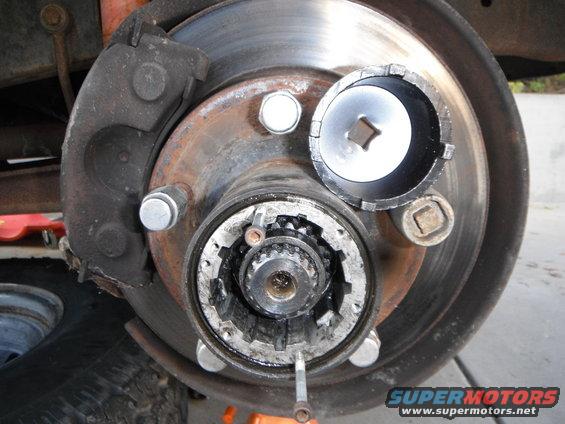 79-p-front-hub-interior-w-nut-tool.jpg 