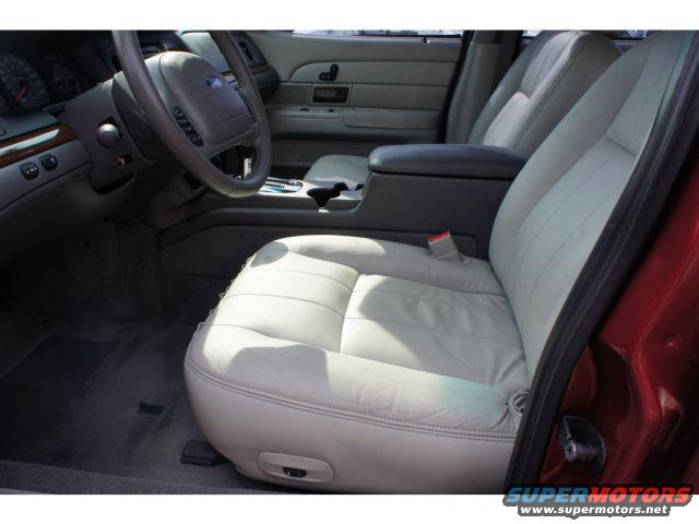 2003 Ford Crown Victoria photo