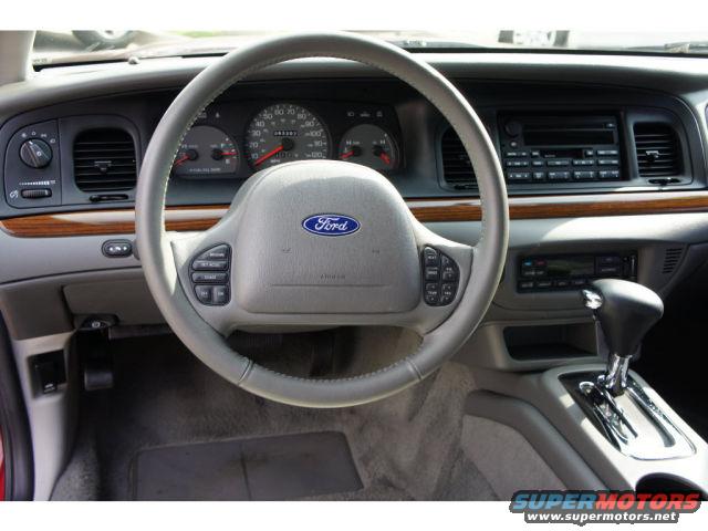 2003 Ford Crown Victoria photo