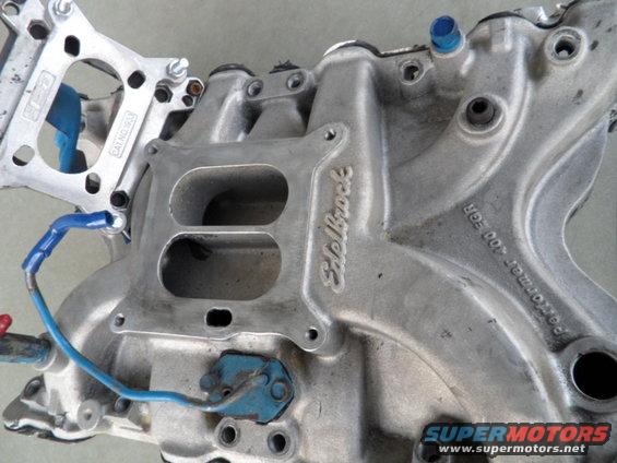 Edelbrock Performer 400 EGR intake manifold with blue wiring