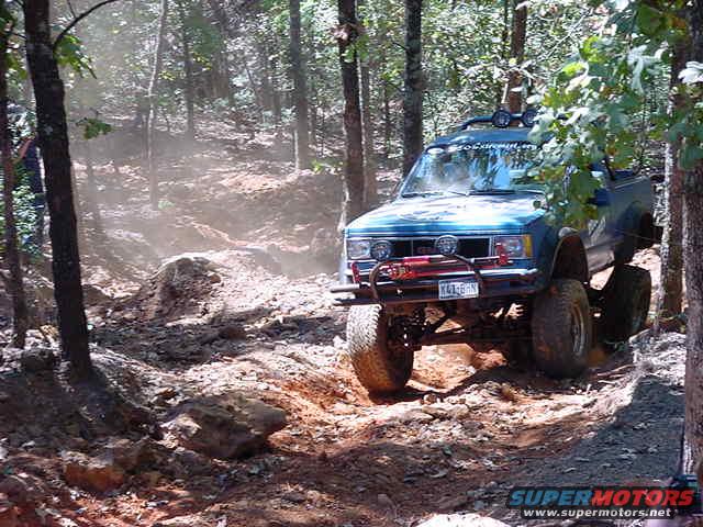 dsc00008.jpg flexin the suspension!!