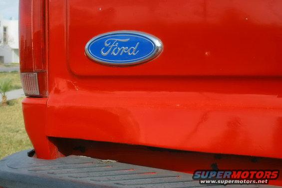 Here you can see how the tailgate skin is coming off...